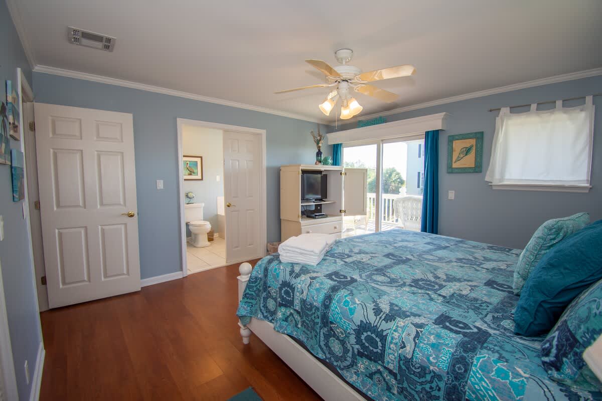 2nd floor primary bedroom with en suite bathroom