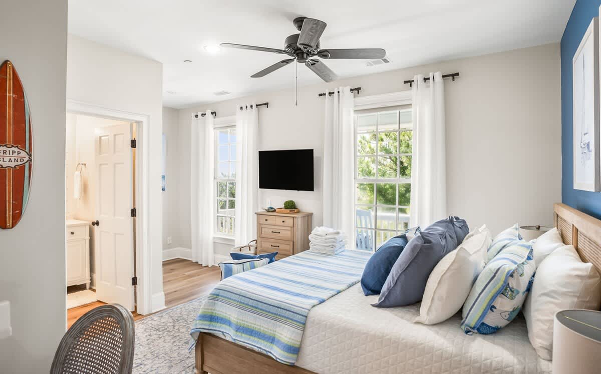 Guest Bedroom Upstairs with a Twin Size Sleeper Sofa and an En-Suite