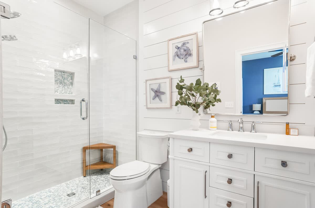 Guest Bedroom Upstairs En-Suite