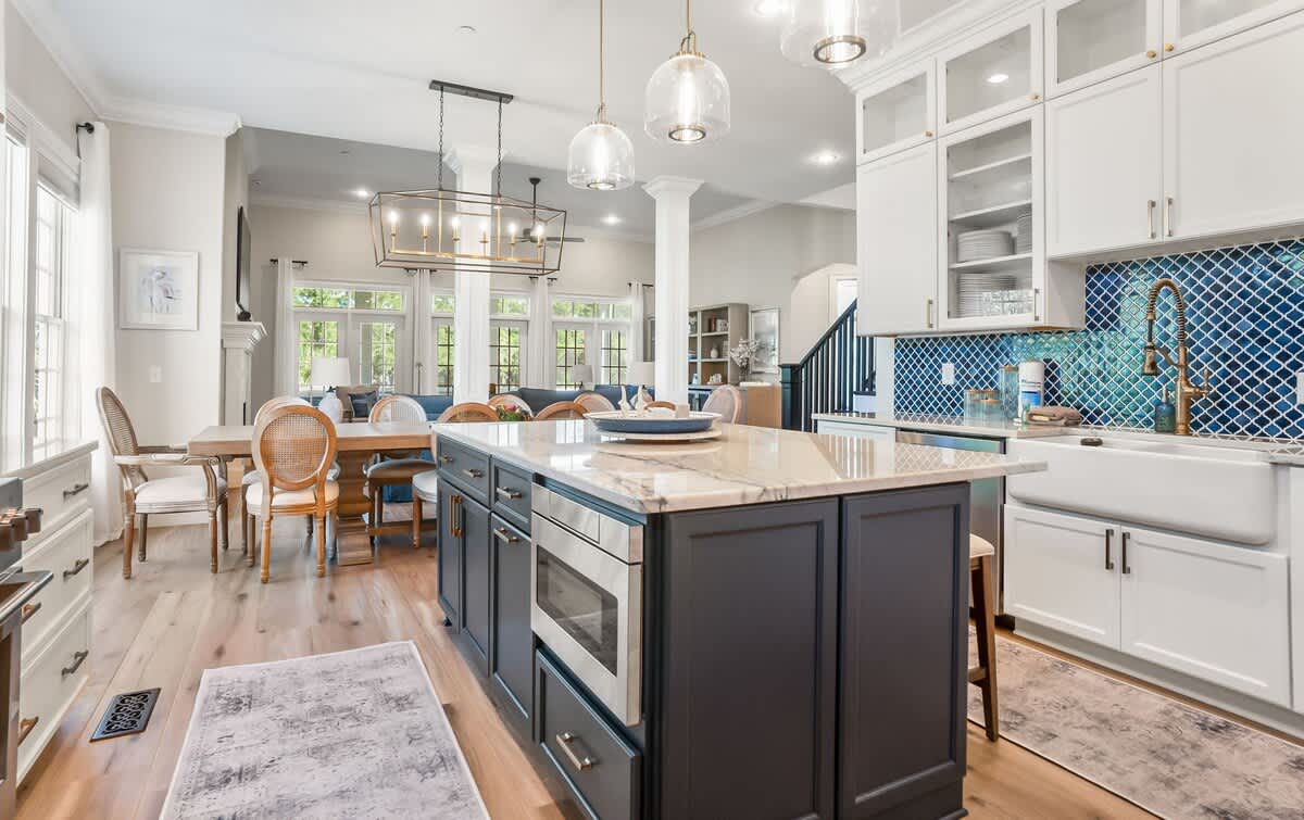 Kitchen with Microwave in Island