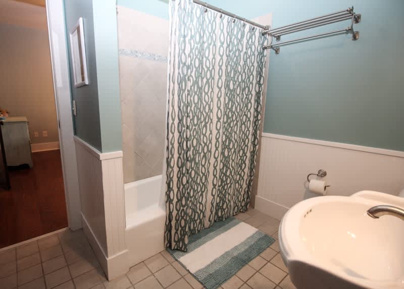 Queen Jack and Jill Bath