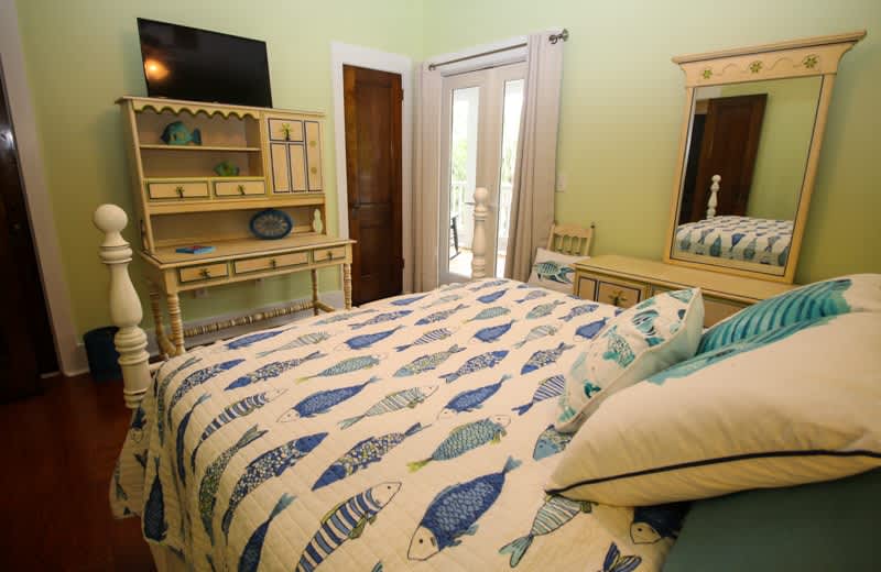 2nd Floor Queen Bedroom