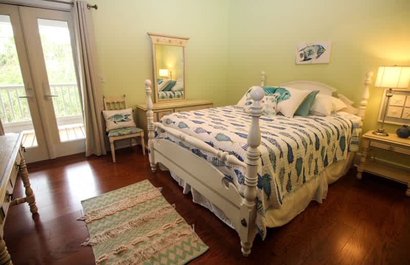 2nd Floor Queen Bedroom