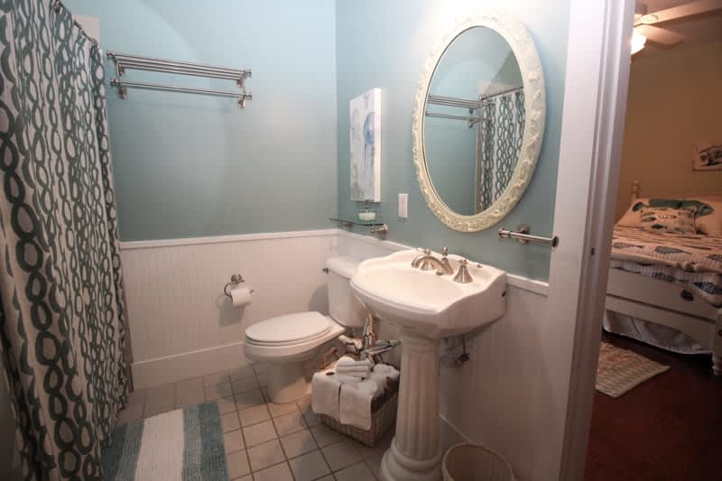 Queen Jack and Jill Bath