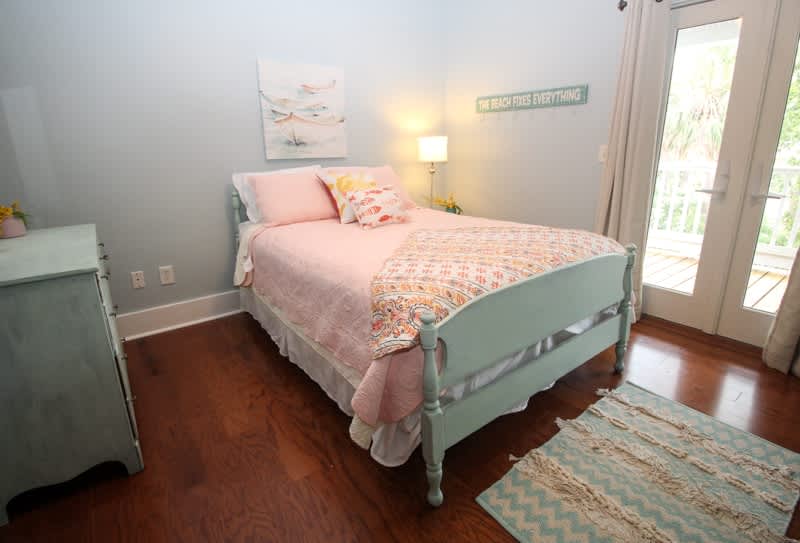 2nd Floor Queen Bedroom