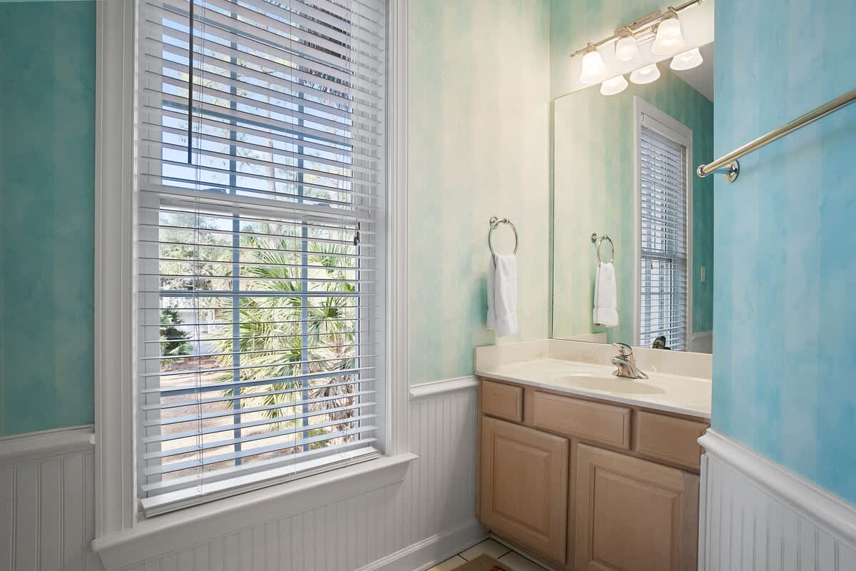 Guest En Suite Bathroom with Tub Shower Combo 