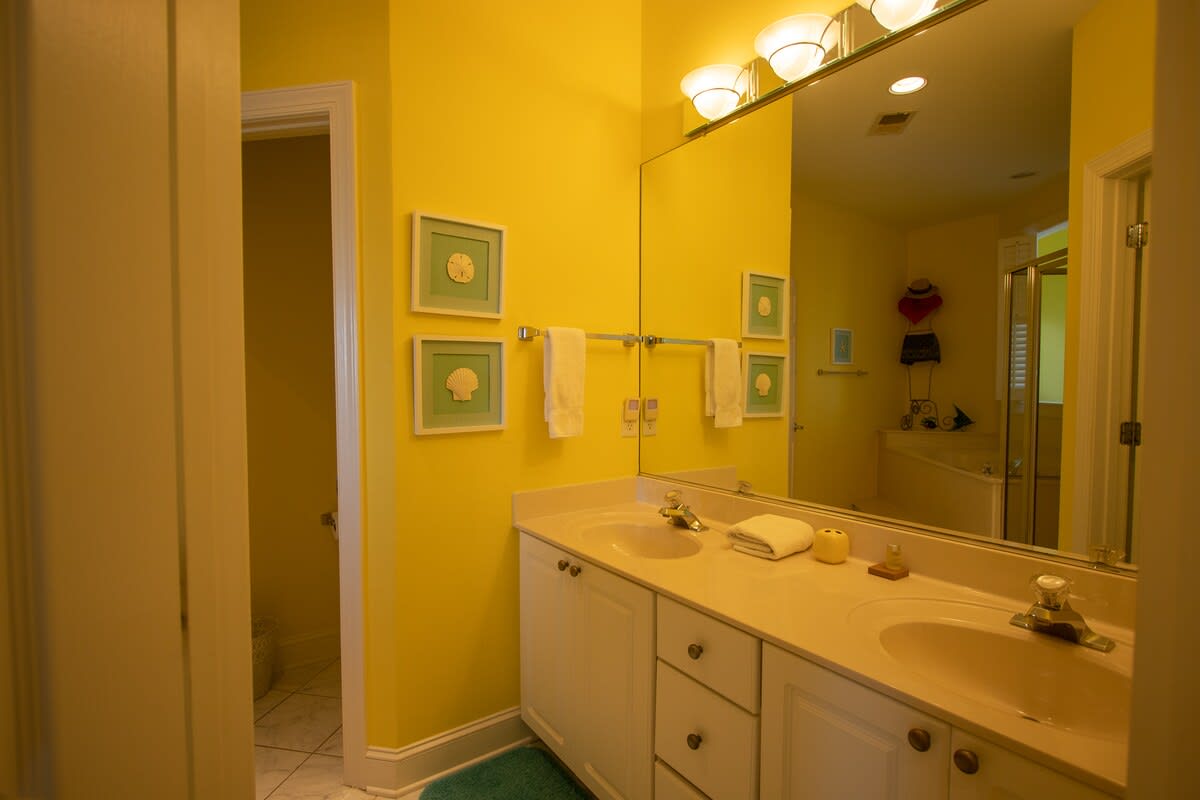 Primary En Suite Bathroom with Garden Tub and Seperate Shower