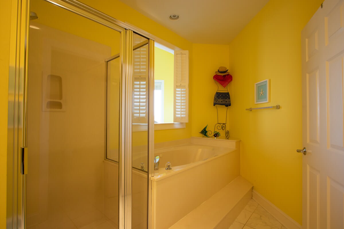 Primary En Suite Bathroom with Garden Tub and Seperate Shower
