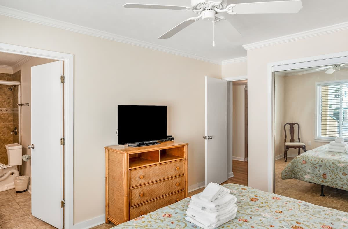 Two Guest bedrooms with Jack & Jill bathroom