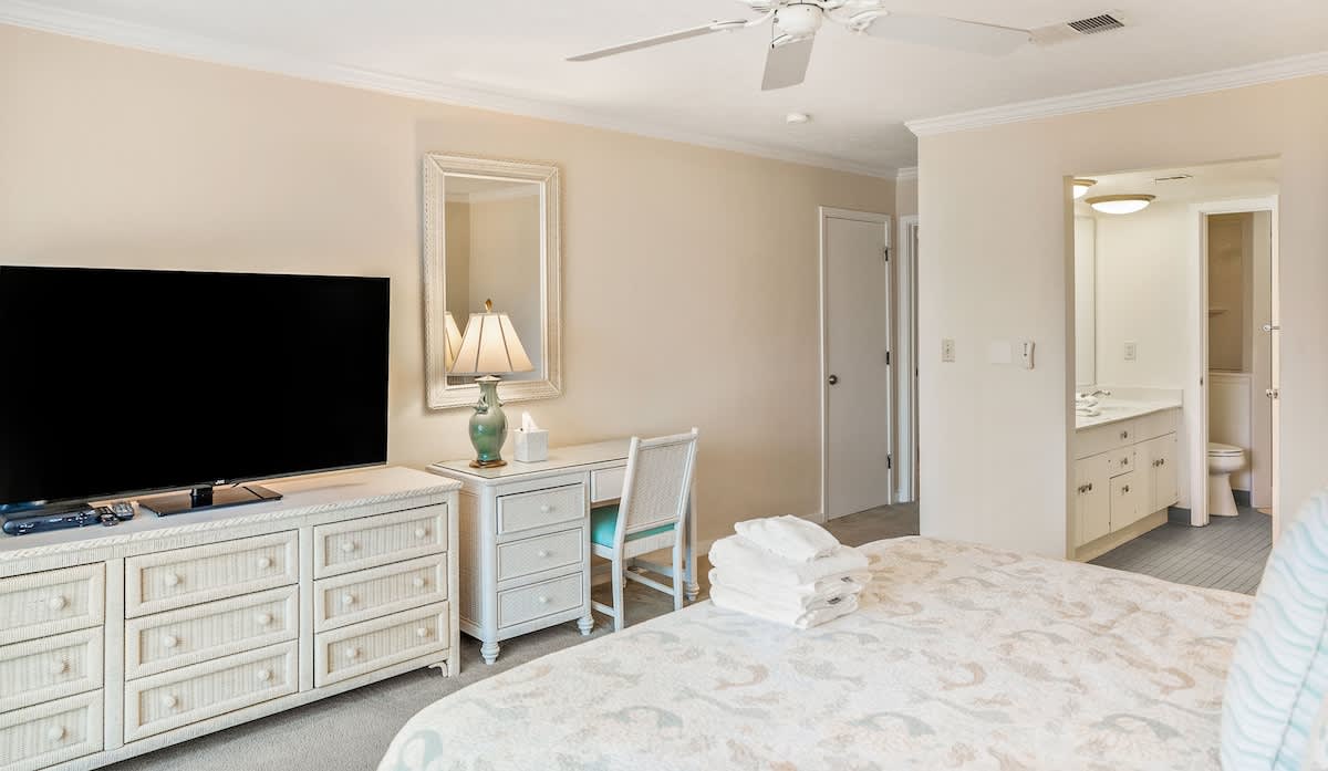 Primary bedroom with en suite bathroom