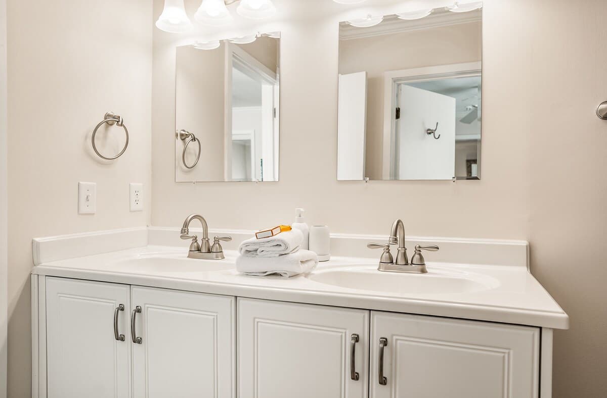 Two Guest bedrooms with Jack & Jill bathroom