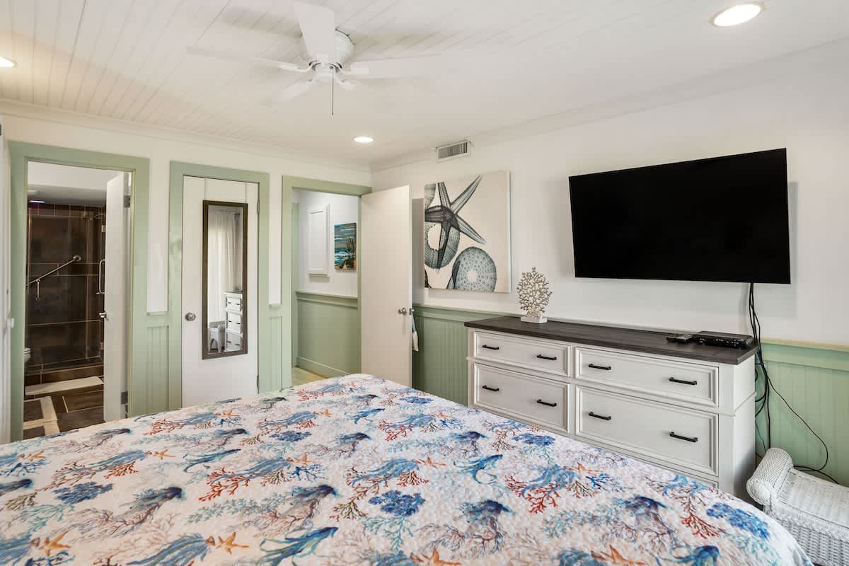 Primary Bedroom with King Bed and Full En Suite Bathroom