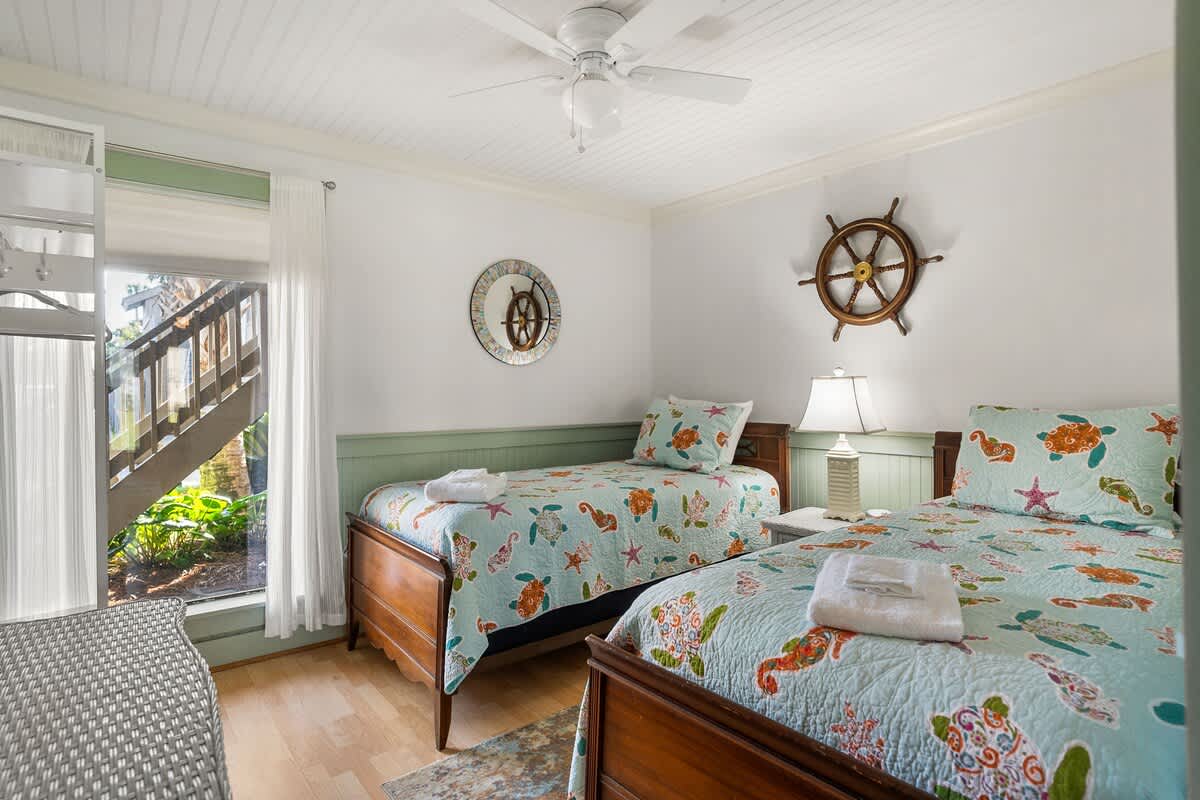 Guest Room with 2 Double Beds and Full En Suite Bathroom