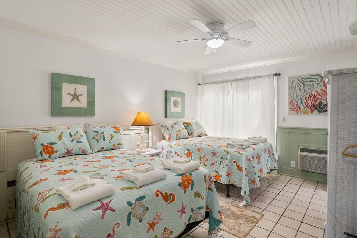 Guest Room with 2 Double Beds and Full En Suite Bathroom