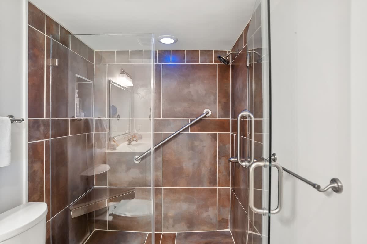 Primary En Suite Bathroom