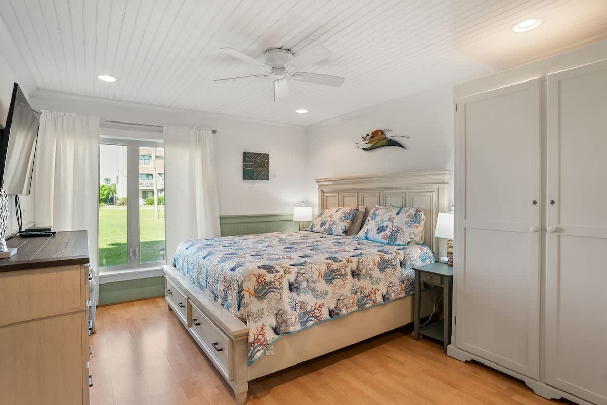 Primary Bedroom with King Bed and Full En Suite Bathroom