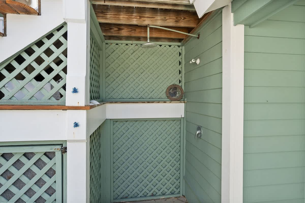 Outdoor Shower in Courtyard
