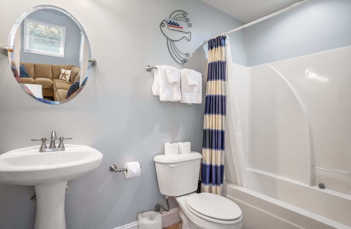 Guest En Suite Bathroom 3