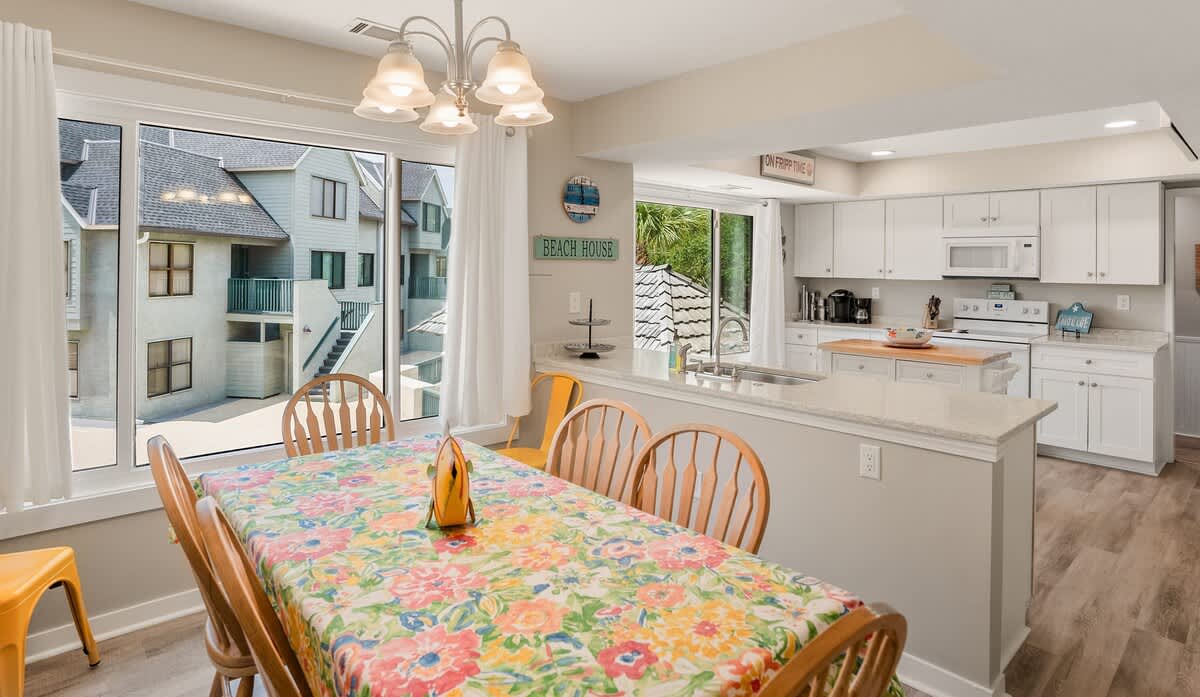 Spacious kitchen and dining area