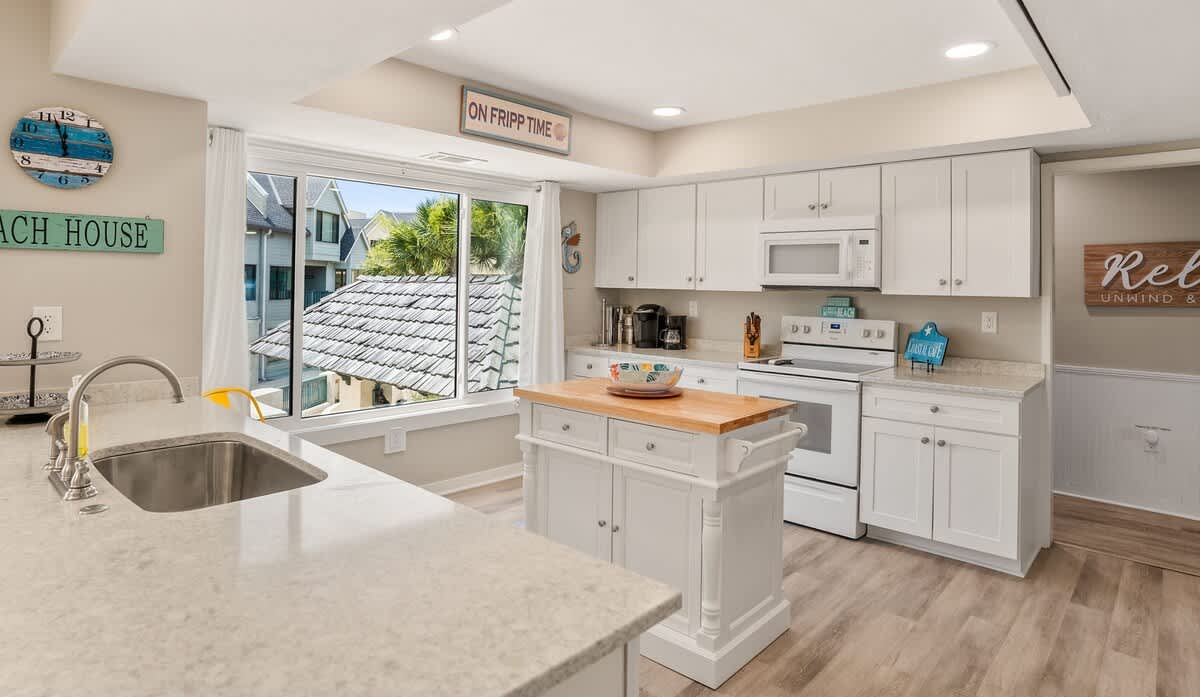 Spacious kitchen and dining area