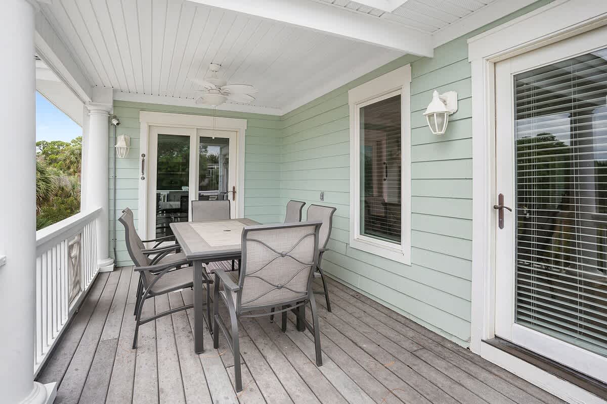 Lovely outdoor deck area