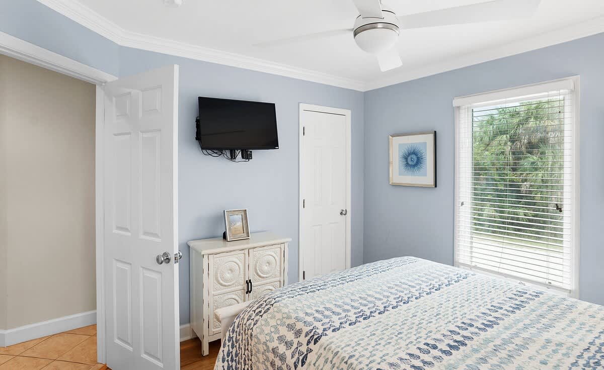 First floor guest bedroom