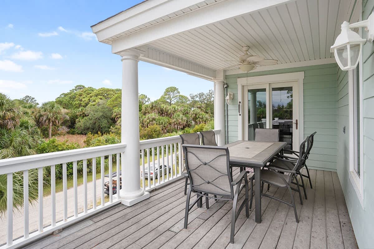 Lovely outdoor deck area