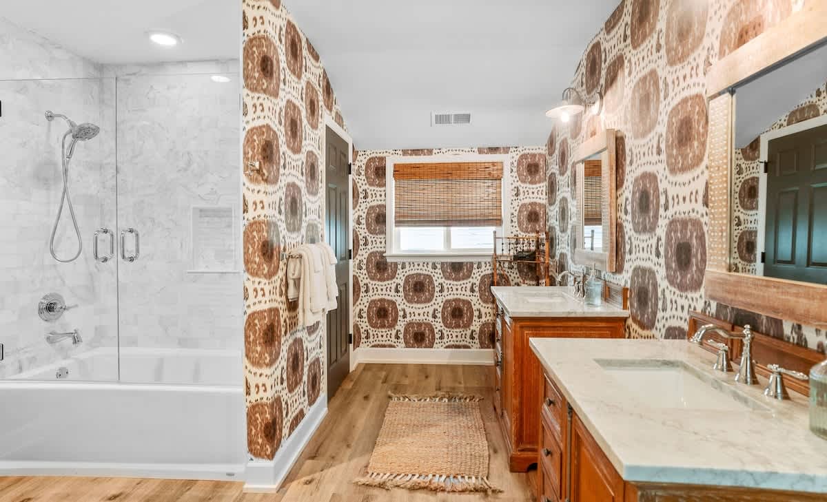 Shared Full Bathroom with Laundry Area