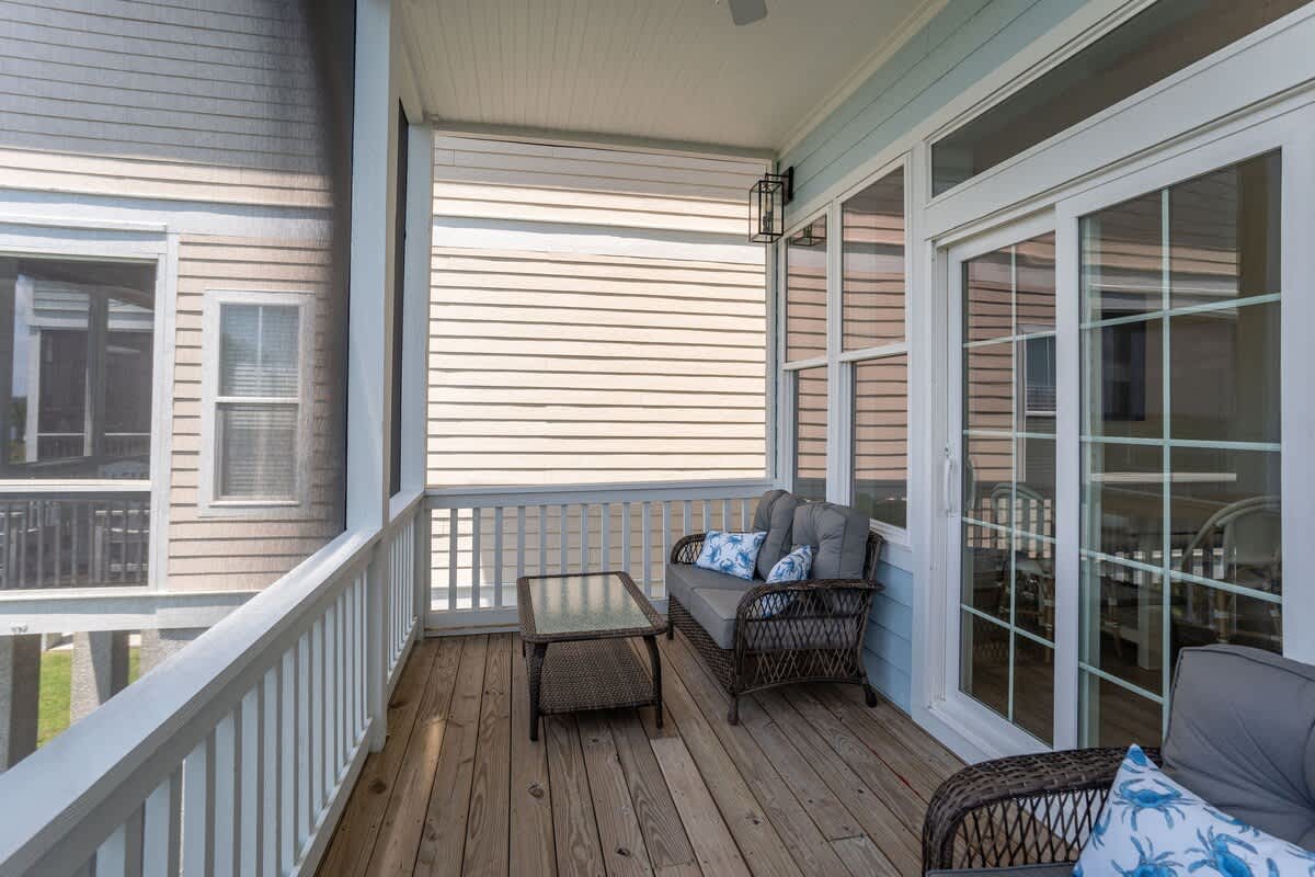Private Screened in Porch