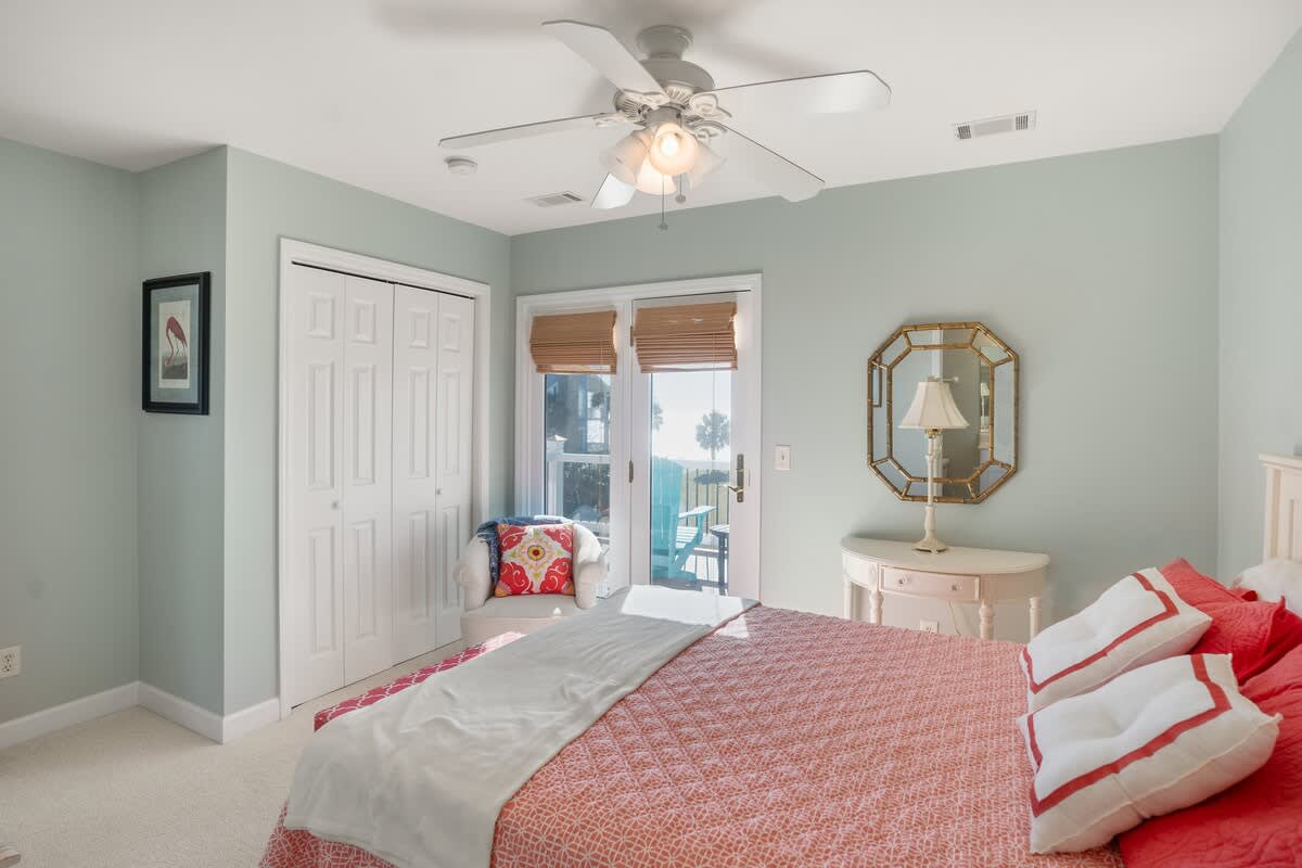 Second floor guest bedroom with en suite bathroom