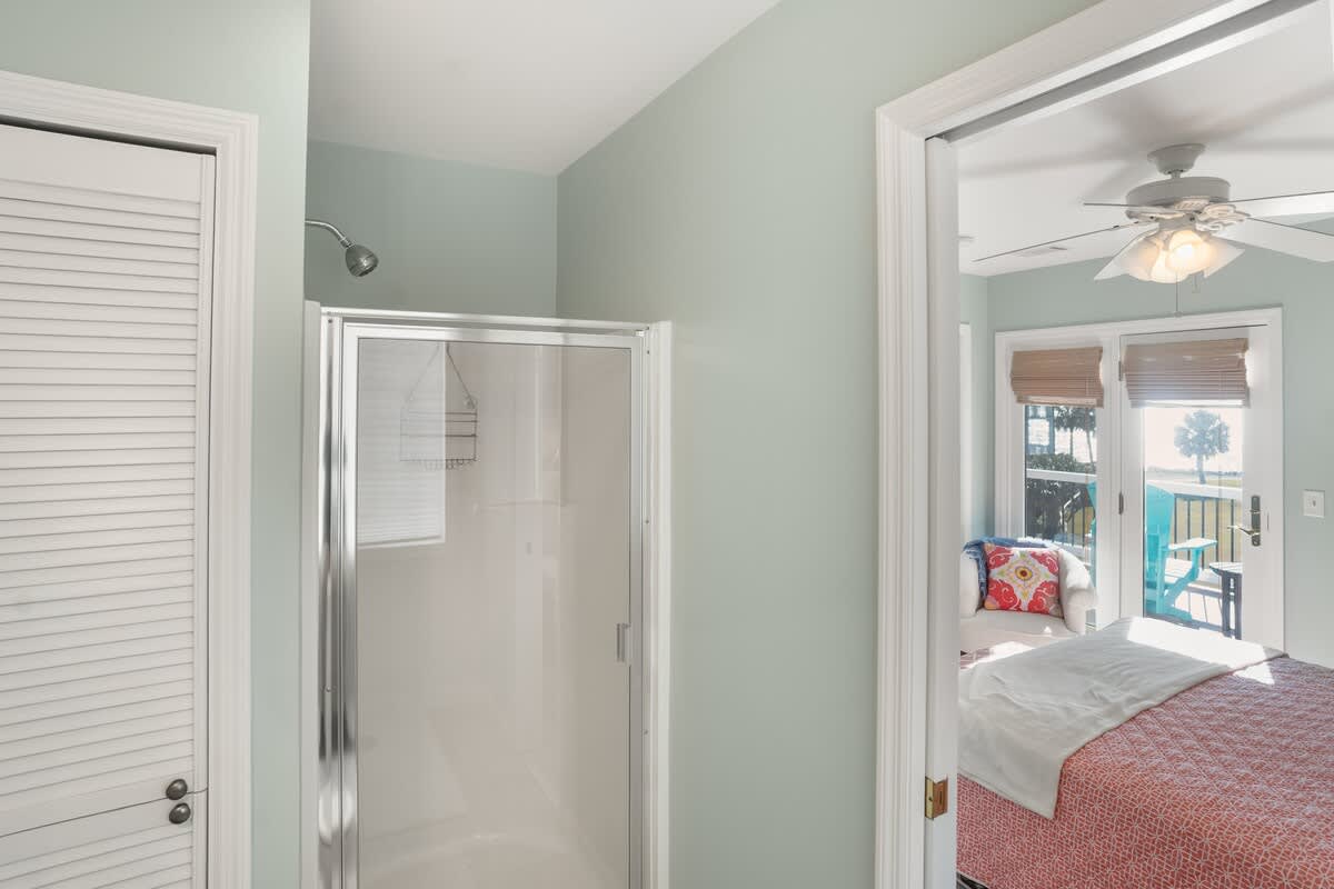 Second floor guest bedroom with en suite bathroom