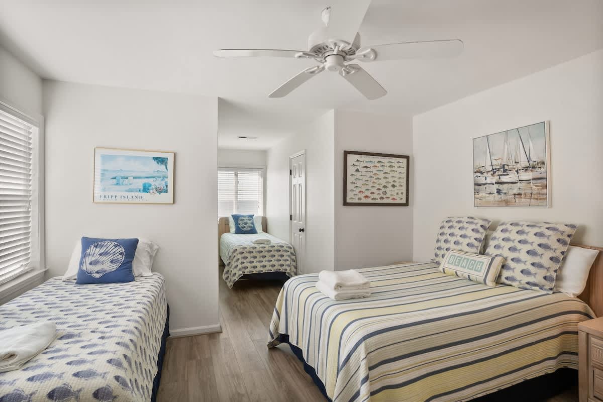 Guest bedroom with en suite bathroom