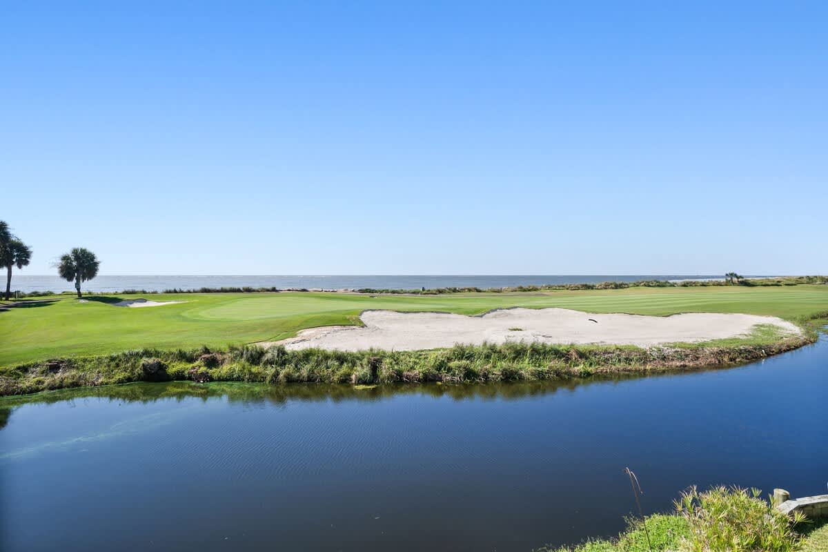 Captivating ocean and golf course views!