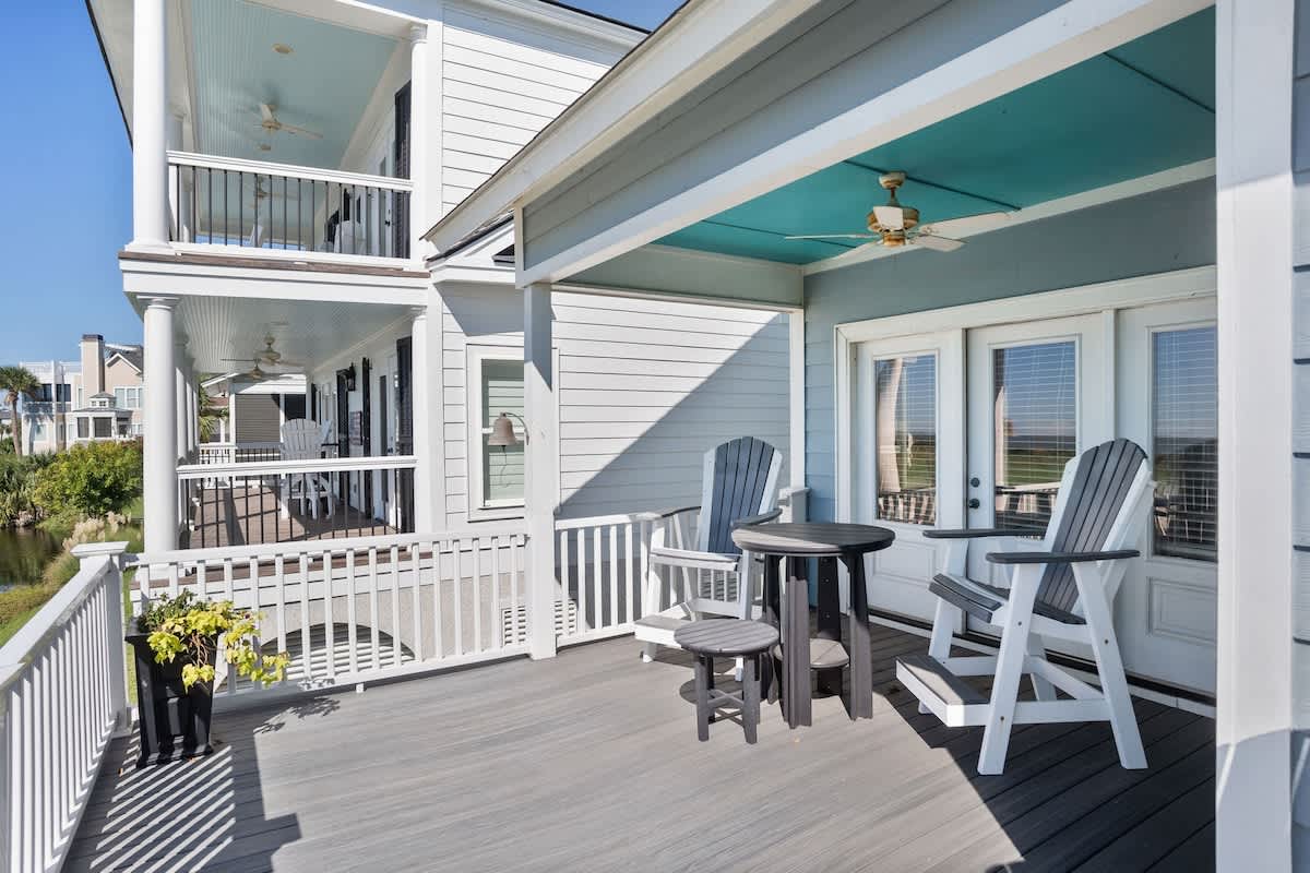 Large deck to enjoy the million dollar view