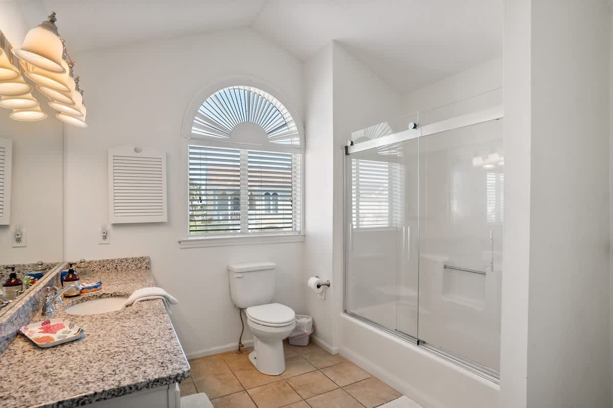 Second floor Jack & Jill en suite