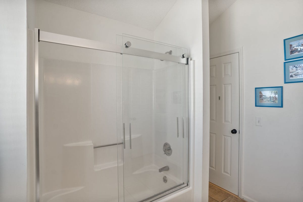 Second floor Jack & Jill en suite