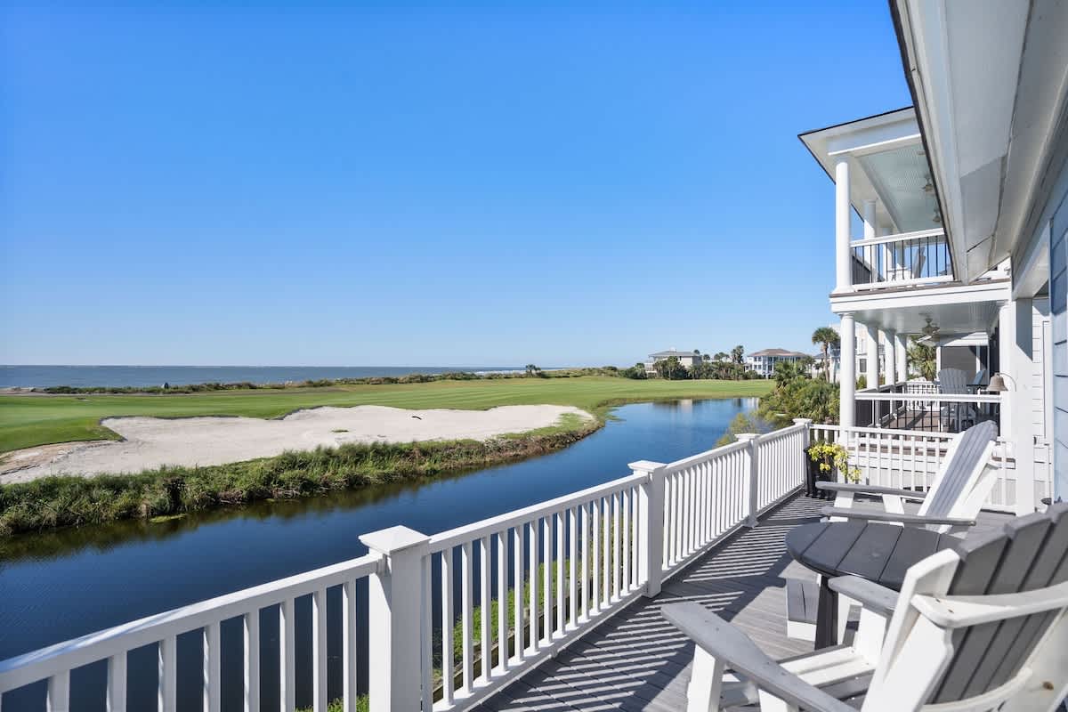 Captivating ocean and golf course views!