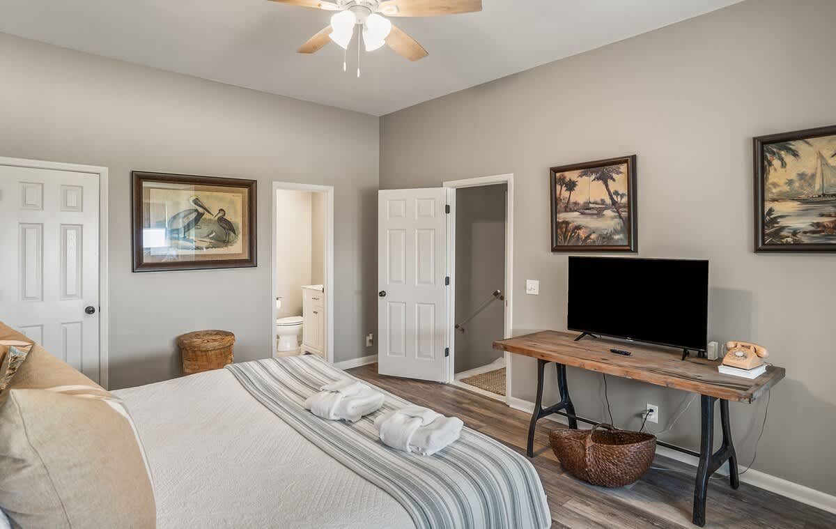 Second floor bedroom with en suite full bathroom and extra day bed