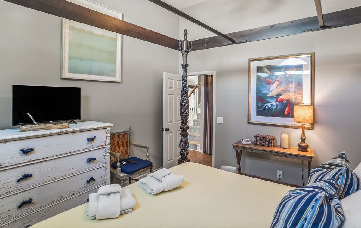 First floor front guest bedroom