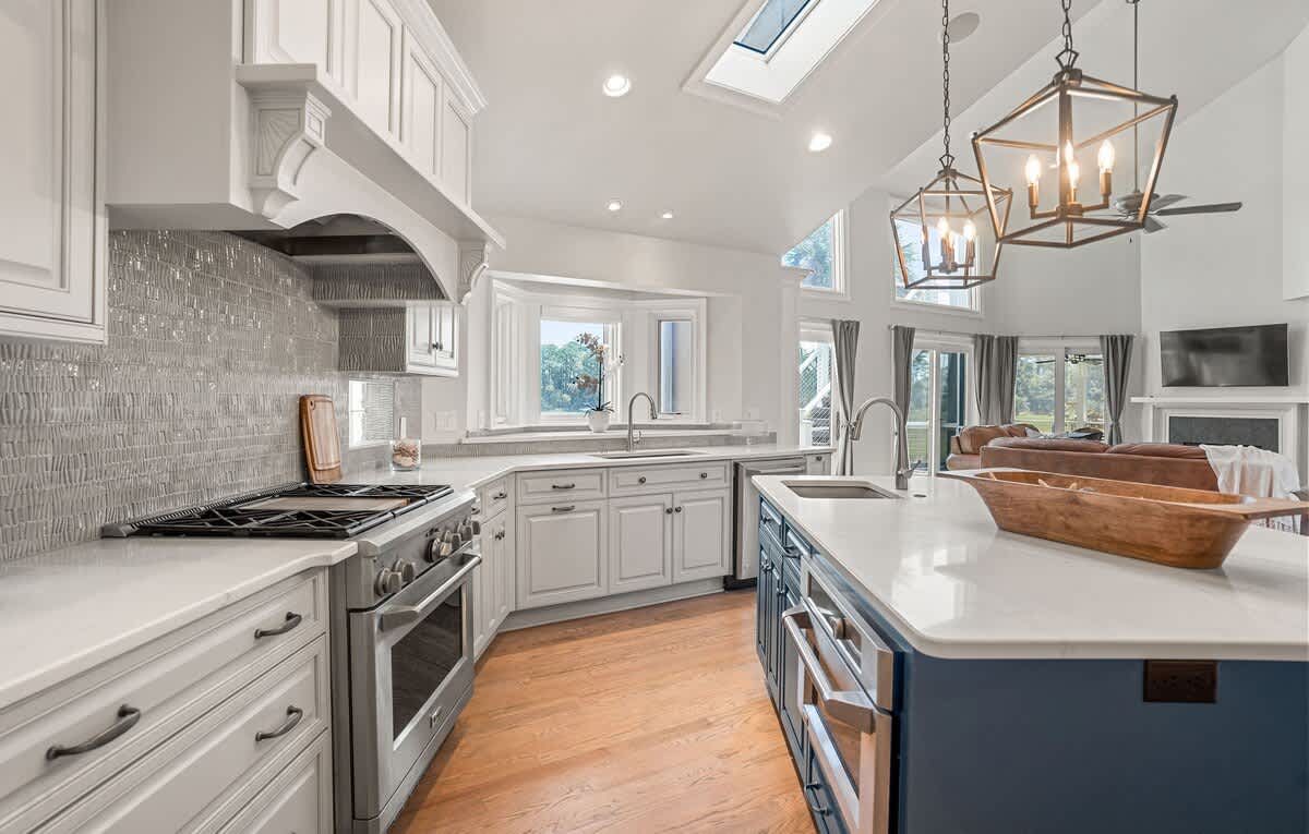 Island Bar and Chef's Kitchen