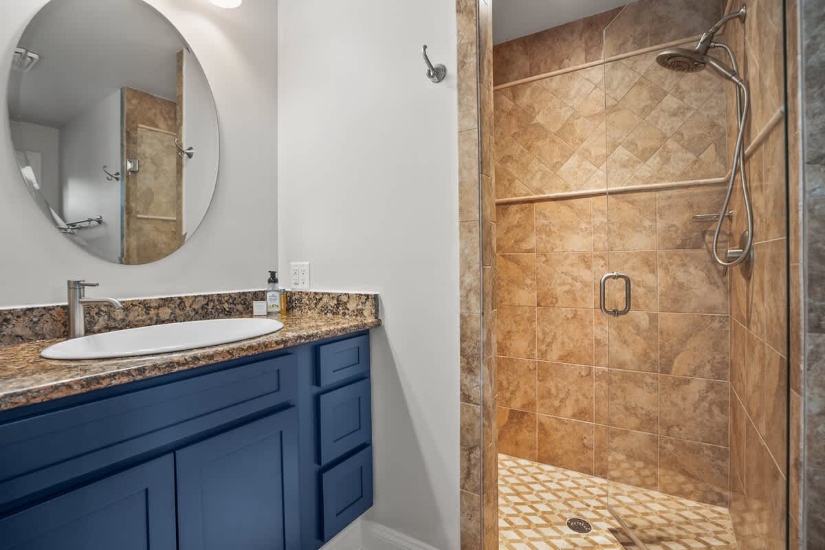 Full Bathroom, En Suite