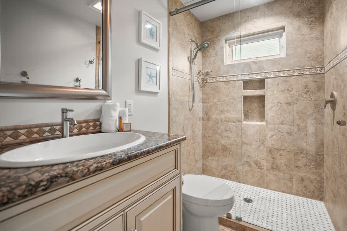 1st Level Full Bathroom, En Suite to Guest Bedroom
