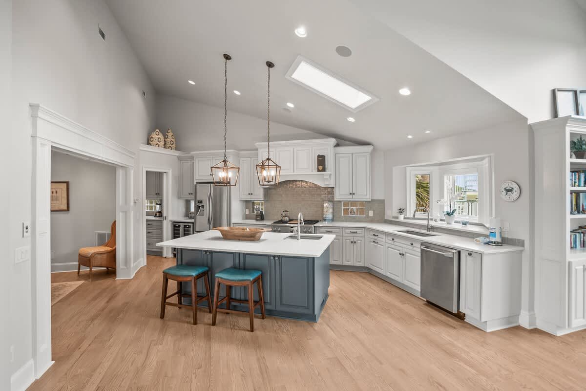 Island Bar and Chef's Kitchen