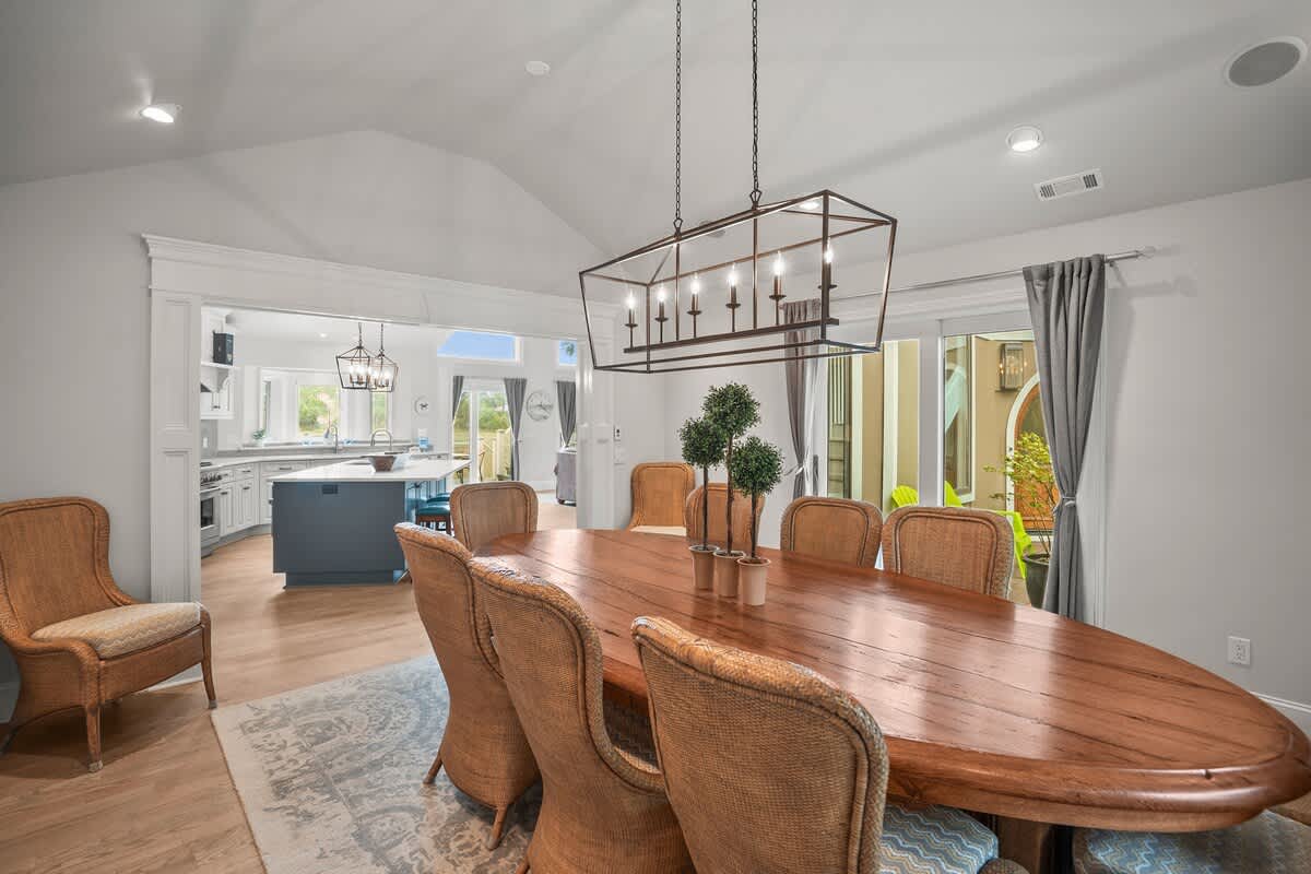 Dining Room seating for 10