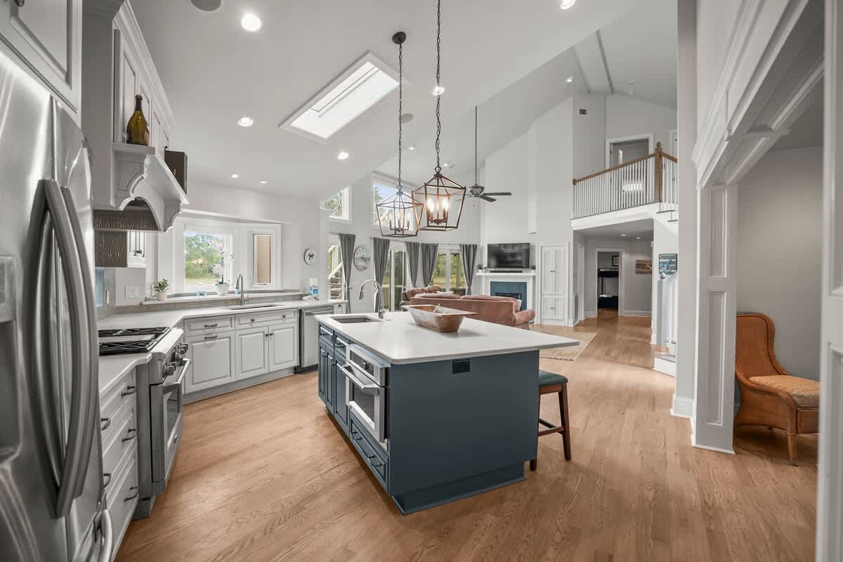 Island Bar and Chef's Kitchen