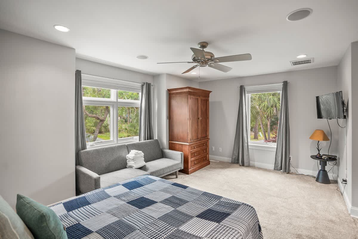1st Level Guest Bedroom, 1 Queen Bed with Full En Suite Bathroom