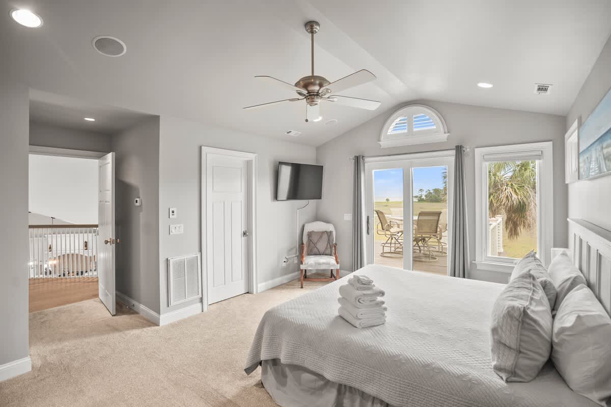 2nd Level Primary with King Bed, Deck Access and Full En Suite Bathroom