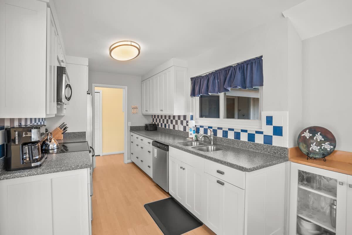 Functional, well-equipped kitchen