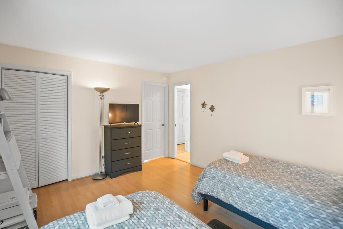 Guest bedroom