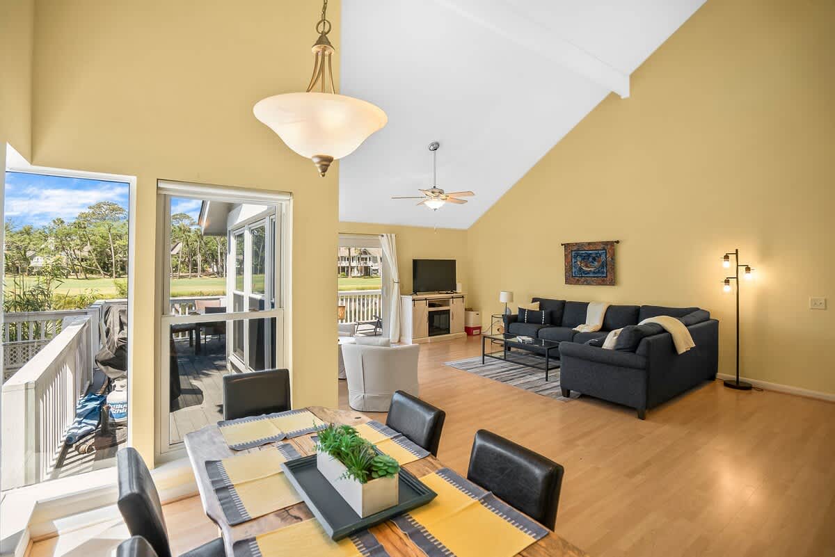 Spacious, open concept dining and living room